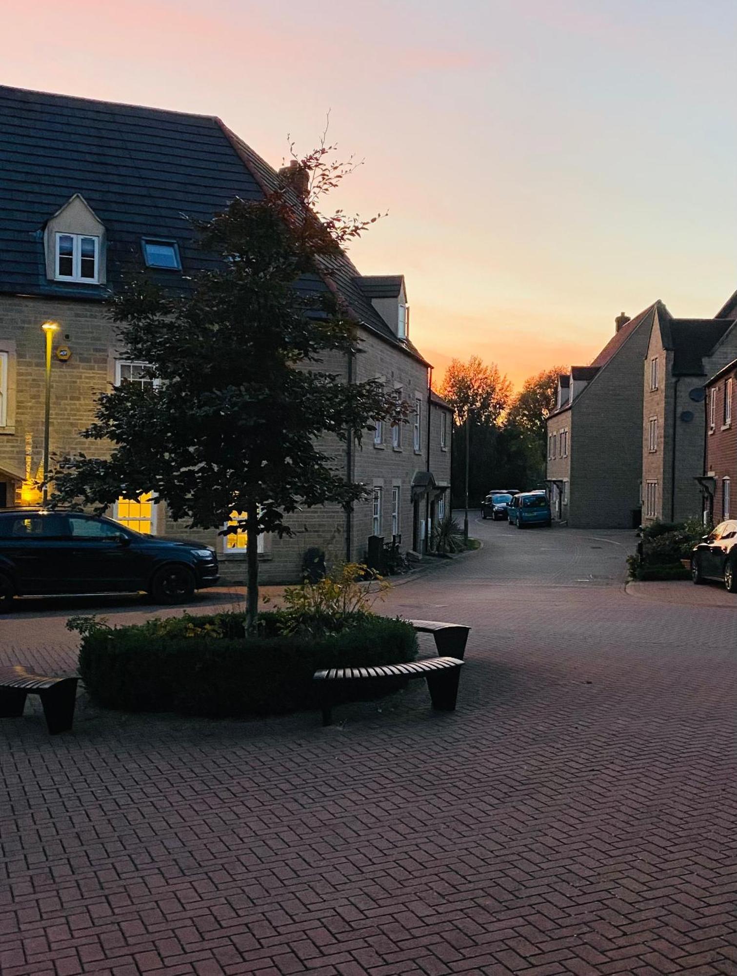 Modern Town House In Cotswolds - 3 Double Bedrooms Witney Exterior foto